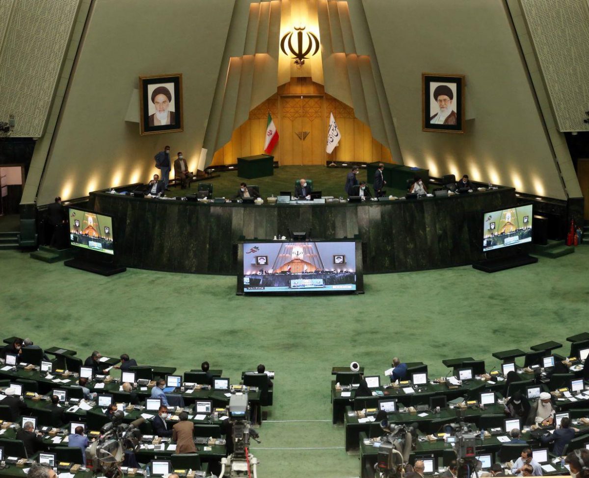 اعتراض 60 نماینده به عدم پاسخ‌گویی قالیباف/ نمایندگان برای مانع‌زدایی از طرح تنظیم‌ مقررات فضای مجازی جلسه تشکیل می دهند - مرجع تنظیم مقررات خدمات فضای مجازی ایران - 60 تن از نمایندگان مجلس شورای اسلامی در راستای تسهیل و مانع زدایی درخصوص طرح تنظیم گری تشکیل جلسه می دهد تا درباره عدم پاسخ گویی رئیس و هیات رئیسه مجلس و همچنین رفتار نابجای معاونت حقوقی آن تبادل نظر داشته باشند.